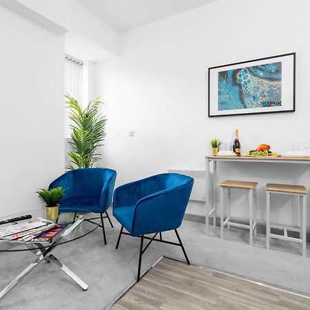 Modern Apartment In Brierley Hill - Secure Parking - Wifi & Netflix - Excellent Value - 11O Eksteriør bilde